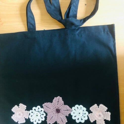 Motifli siyah omuz çantası